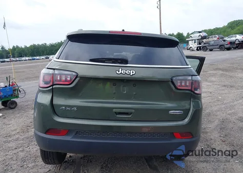 2019 Jeep Compass Latitude 4X4 из США, поврежденный, VIN 3C4NJDBB8KT760370